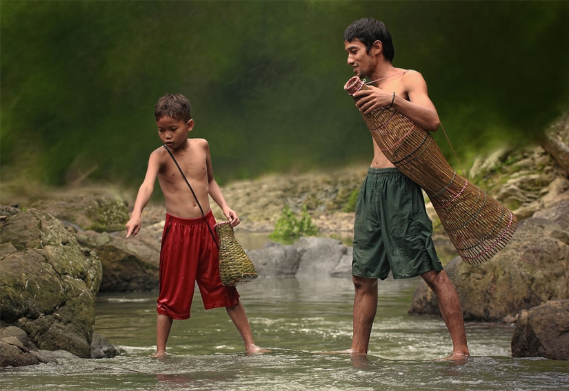 The simple life of an Indonesian village photographed by Herman Damar