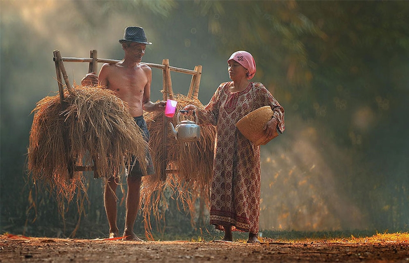 The simple life of an Indonesian village photographed by Herman Damar