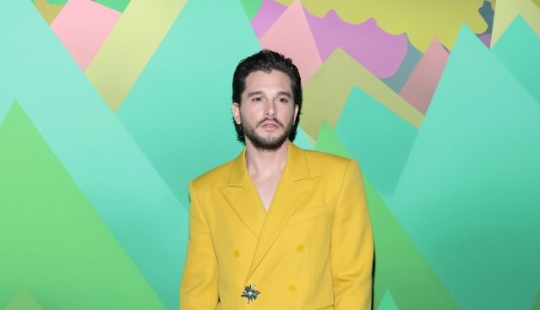 The star of "Game of Thrones" Kit Harington proves that a jacket on a naked body is a win-win option for a man's look. Well, trendy
