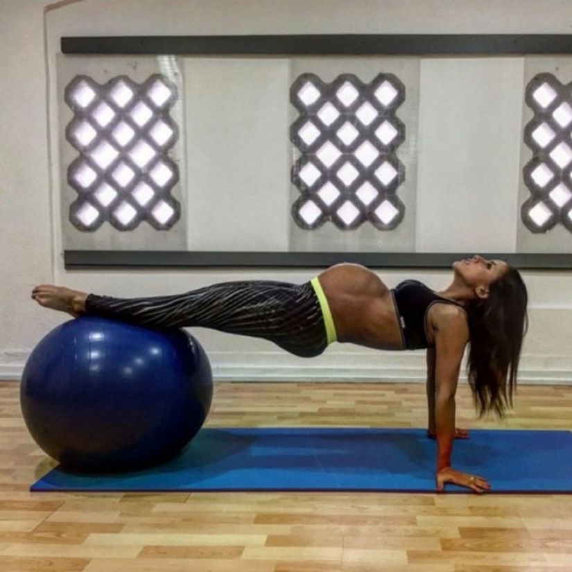 The story of a fitness fan who continues to train even during pregnancy