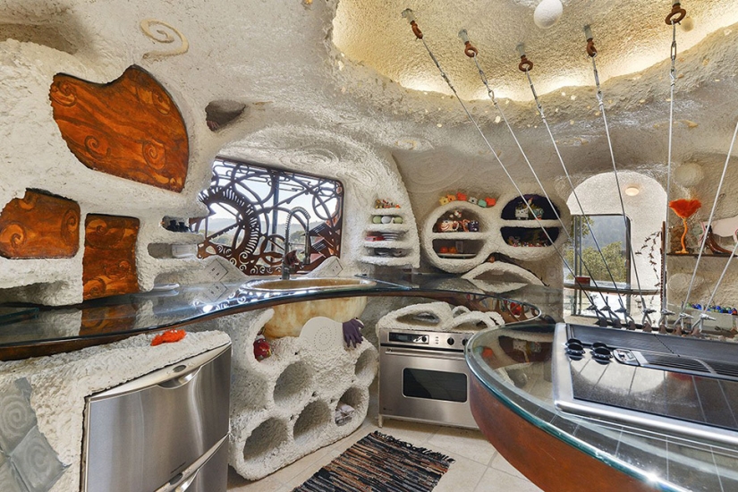 The Strange Flintstones House in California that No One Wants to Buy