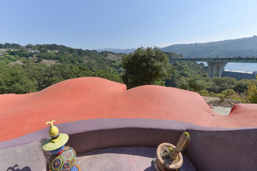 The Strange Flintstones House in California that No One Wants to Buy