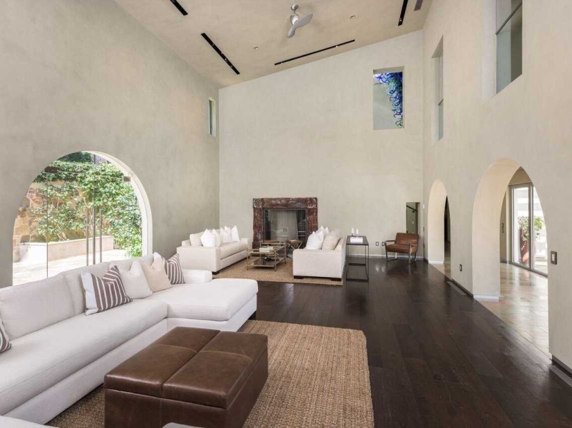 The ultra-modern estate of one of the creators of The Simpsons, which can be bought for $ 18 million The ultra-modern estate of one of the creators of The Simpsons, which can be bought for $ 18 million
