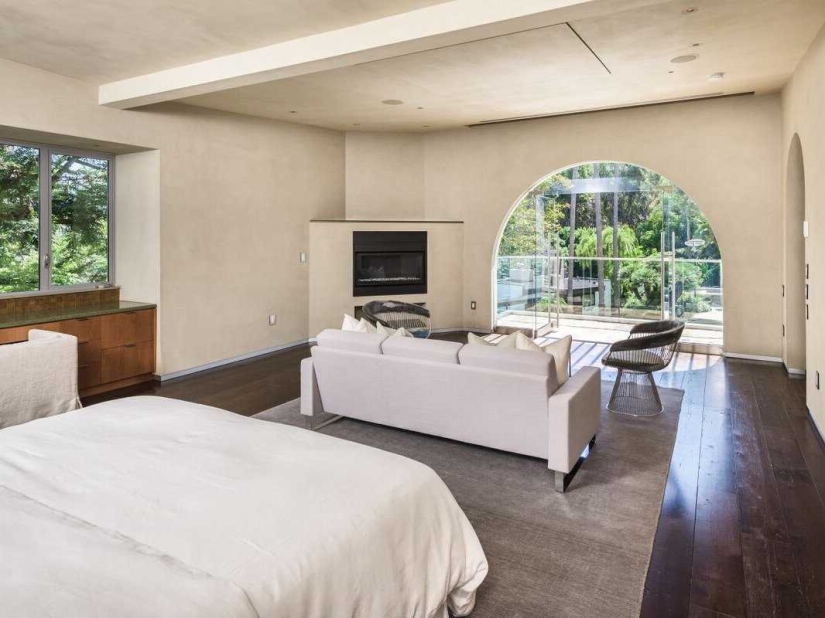 The ultra-modern estate of one of the creators of The Simpsons, which can be bought for $ 18 million The ultra-modern estate of one of the creators of The Simpsons, which can be bought for $ 18 million