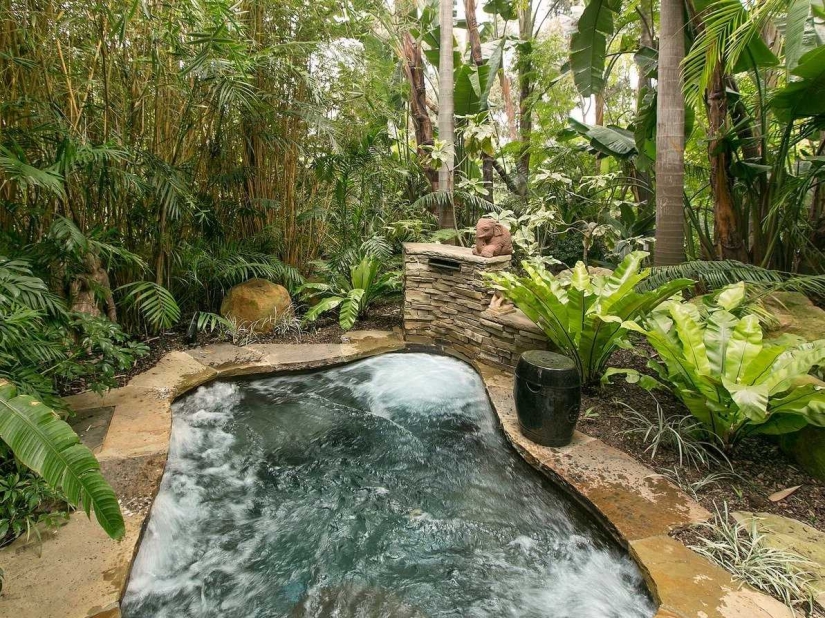 The ultra-modern estate of one of the creators of The Simpsons, which can be bought for $ 18 million The ultra-modern estate of one of the creators of The Simpsons, which can be bought for $ 18 million