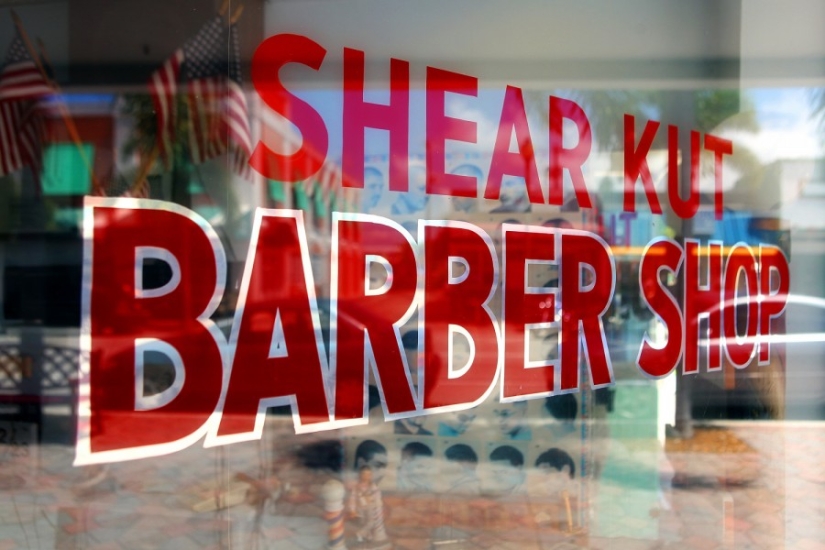The work of a hairdresser and his working tools