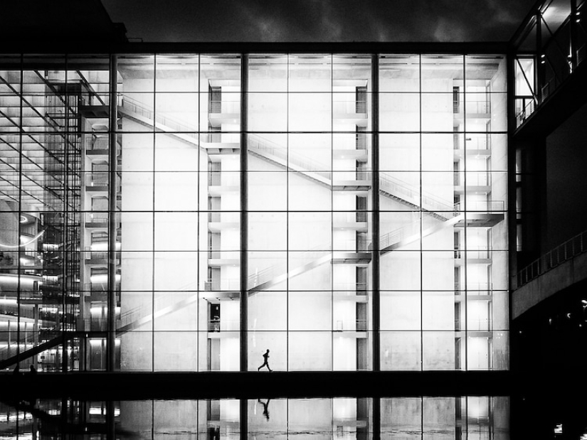 The world in black and white: the best works of the MonoVisions 2017 photo contest