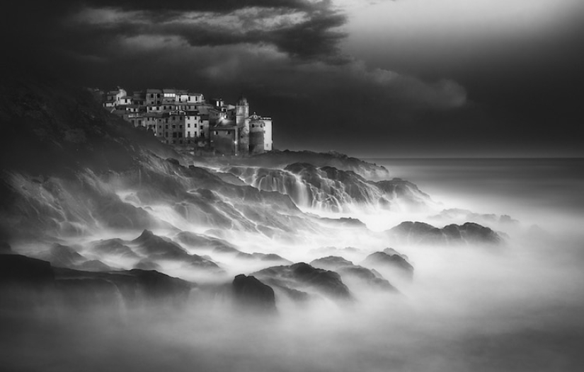 The world in black and white: the best works of the MonoVisions 2017 photo contest