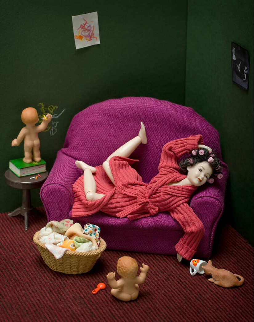 This Artist Is Reinterpreting Past Tales Where Women Reclaim Their Power Through These 12 Staged Miniatures This Artist Is Reinterpreting Past Tales Where Women Reclaim Their Power Through These 12 Staged Miniatures