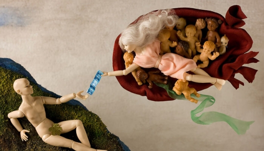 This Artist Is Reinterpreting Past Tales Where Women Reclaim Their Power Through These 12 Staged Miniatures This Artist Is Reinterpreting Past Tales Where Women Reclaim Their Power Through These 12 Staged Miniatures