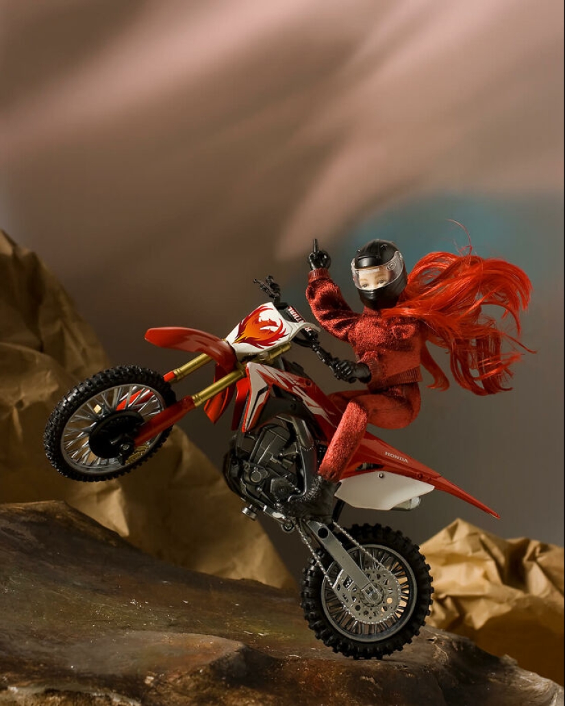 This Artist Is Reinterpreting Past Tales Where Women Reclaim Their Power Through These 12 Staged Miniatures This Artist Is Reinterpreting Past Tales Where Women Reclaim Their Power Through These 12 Staged Miniatures