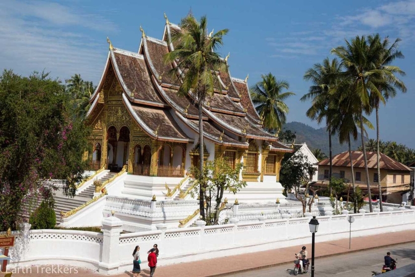 This family sold their house and cars to travel around the world.