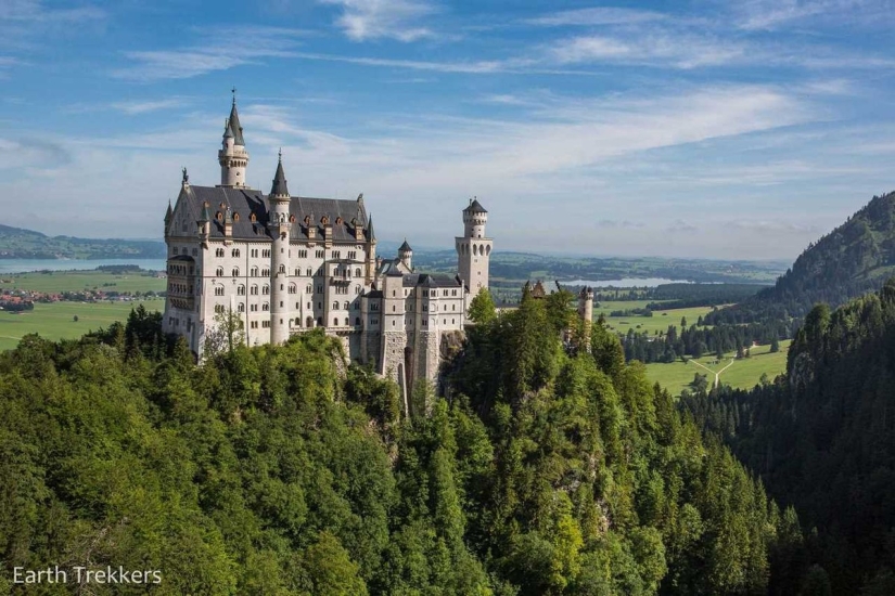 This family sold their house and cars to travel around the world.