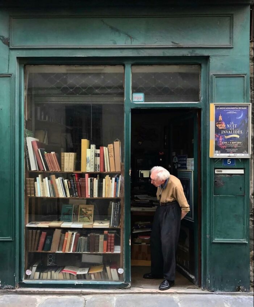This Instagram Account Continues To Share Highly Amusing Street Photos; Here Are Their 19 Newest Ones This Instagram Account Continues To Share Highly Amusing Street Photos; Here Are Their 19 Newest Ones