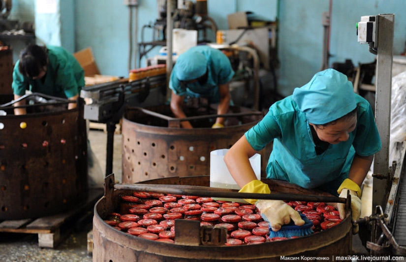 This is how canned goods are made.