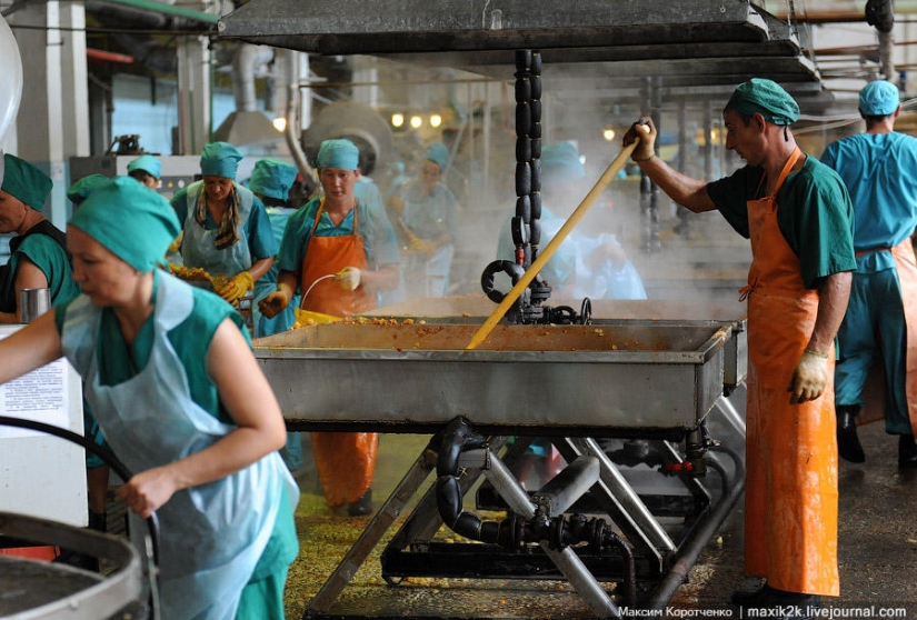 This is how canned goods are made.