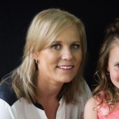 This Mom Weaves Her Daughter's Incredible Braids Every Morning Before School This Mom Weaves Her Daughter's Incredible Braids Every Morning Before School