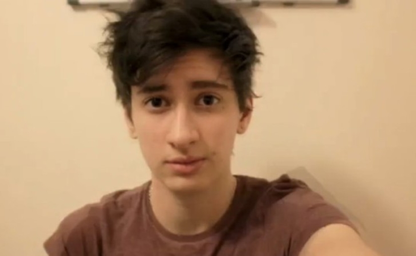 This transgender guy took a selfie every day for three years to show how his face was changing