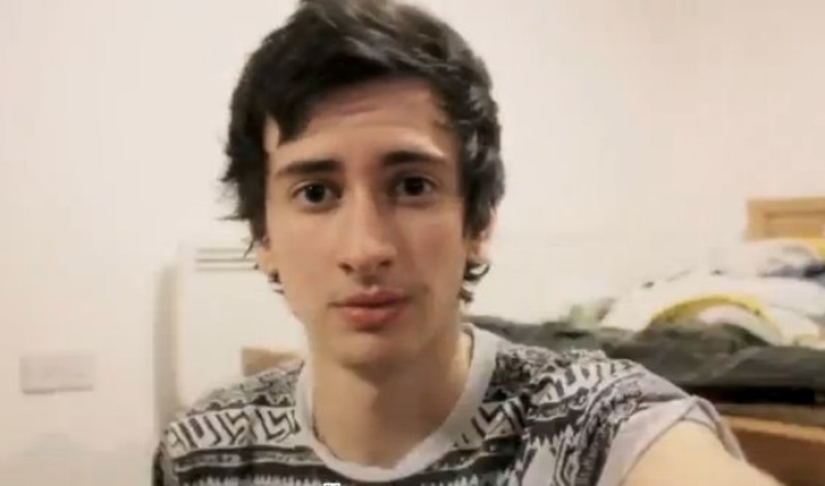 This transgender guy took a selfie every day for three years to show how his face was changing