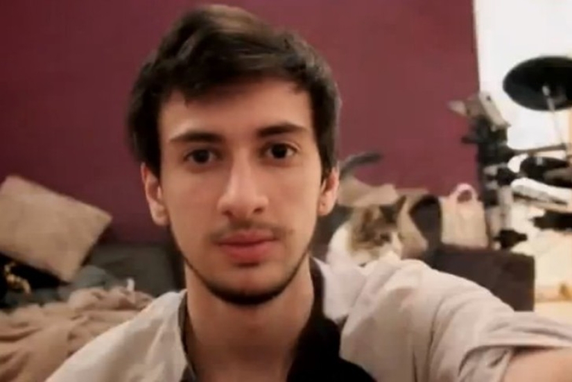 This transgender guy took a selfie every day for three years to show how his face was changing