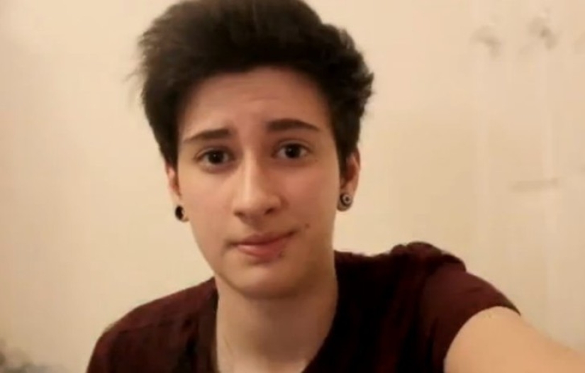 This transgender guy took a selfie every day for three years to show how his face was changing