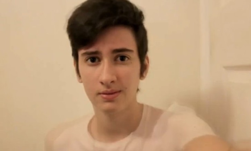 This transgender guy took a selfie every day for three years to show how his face was changing