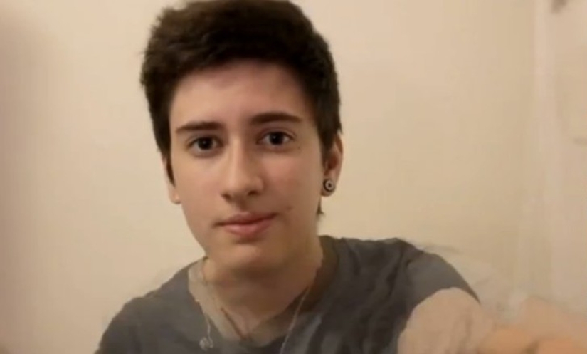 This transgender guy took a selfie every day for three years to show how his face was changing
