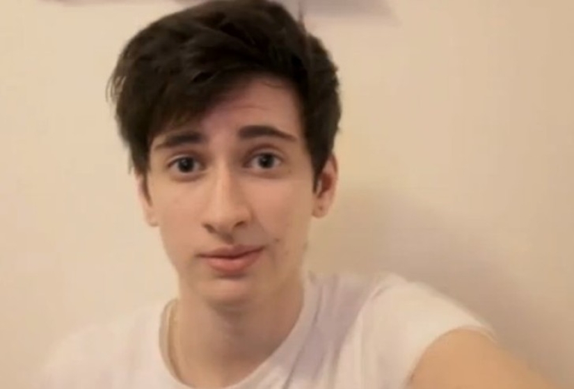 This transgender guy took a selfie every day for three years to show how his face was changing
