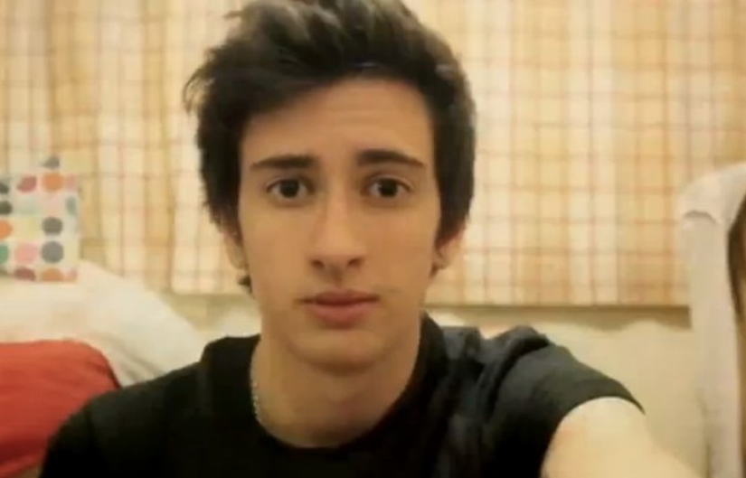 This transgender guy took a selfie every day for three years to show how his face was changing