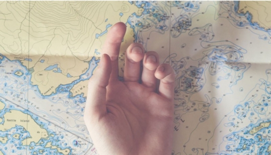 Tiny tattoos paired with a suitable background - this is real fine art! Tiny tattoos paired with a suitable background - this is real fine art!