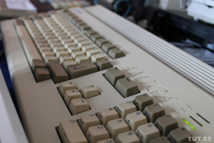 Tocamos y lloramos: una exposición de computadoras viejas