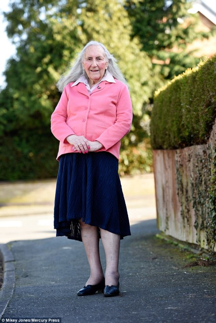 "Toda mi vida ha sido una mentira": un veterano de la Segunda Guerra Mundial decidió cambiar de género a los 90 años