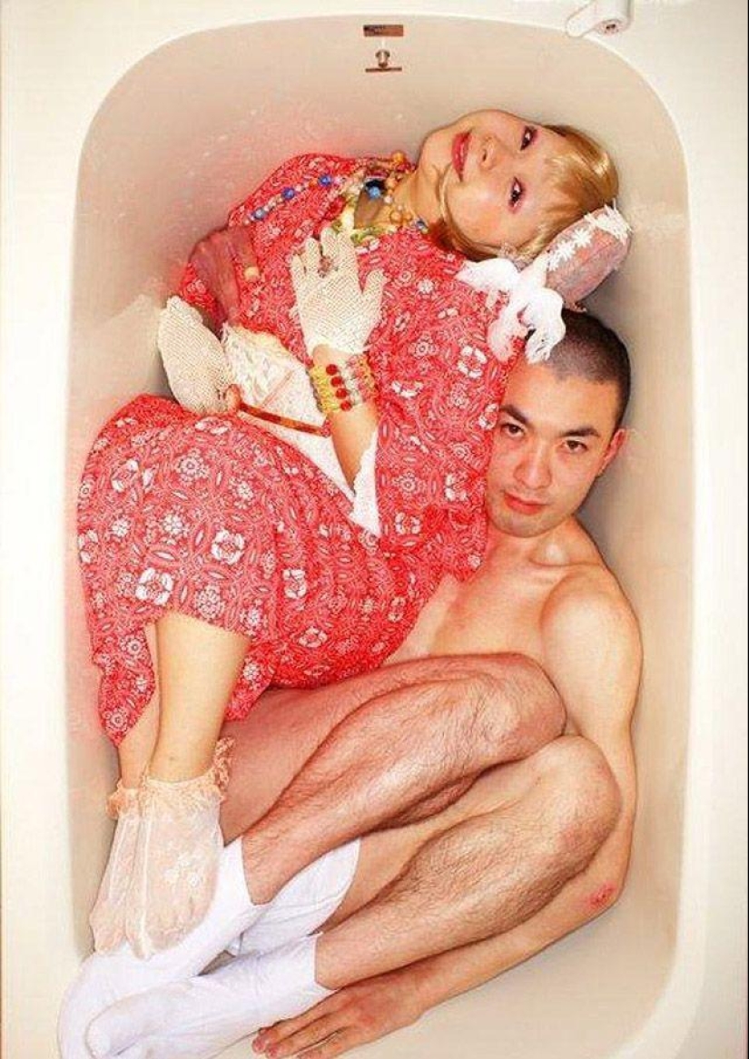 Tokyo couples in their own bathrooms