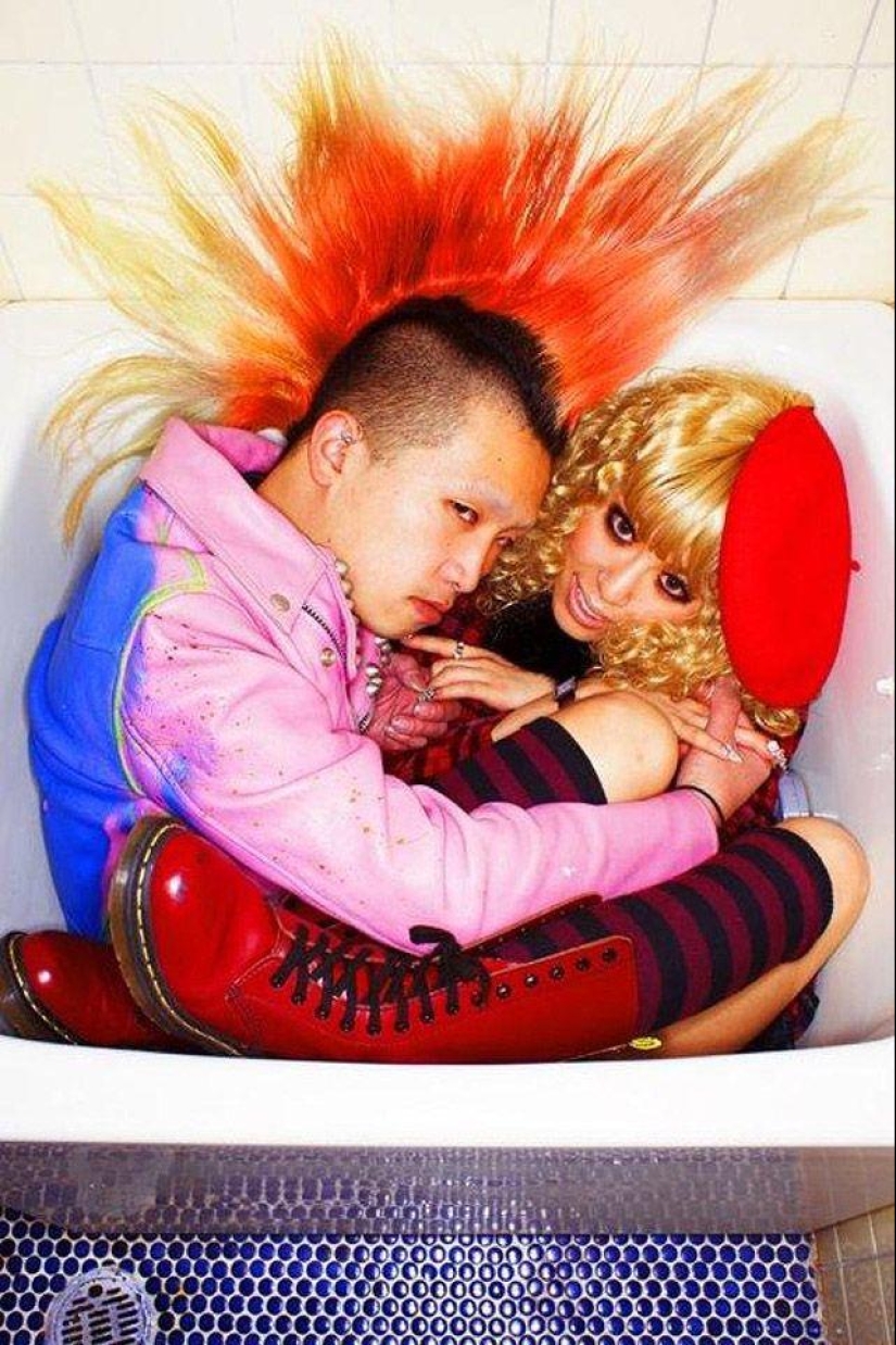 Tokyo couples in their own bathrooms