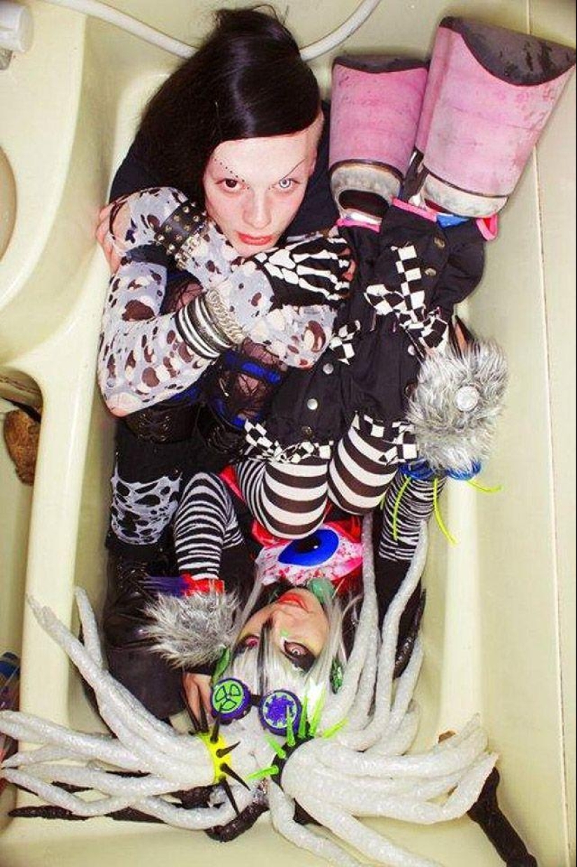Tokyo couples in their own bathrooms