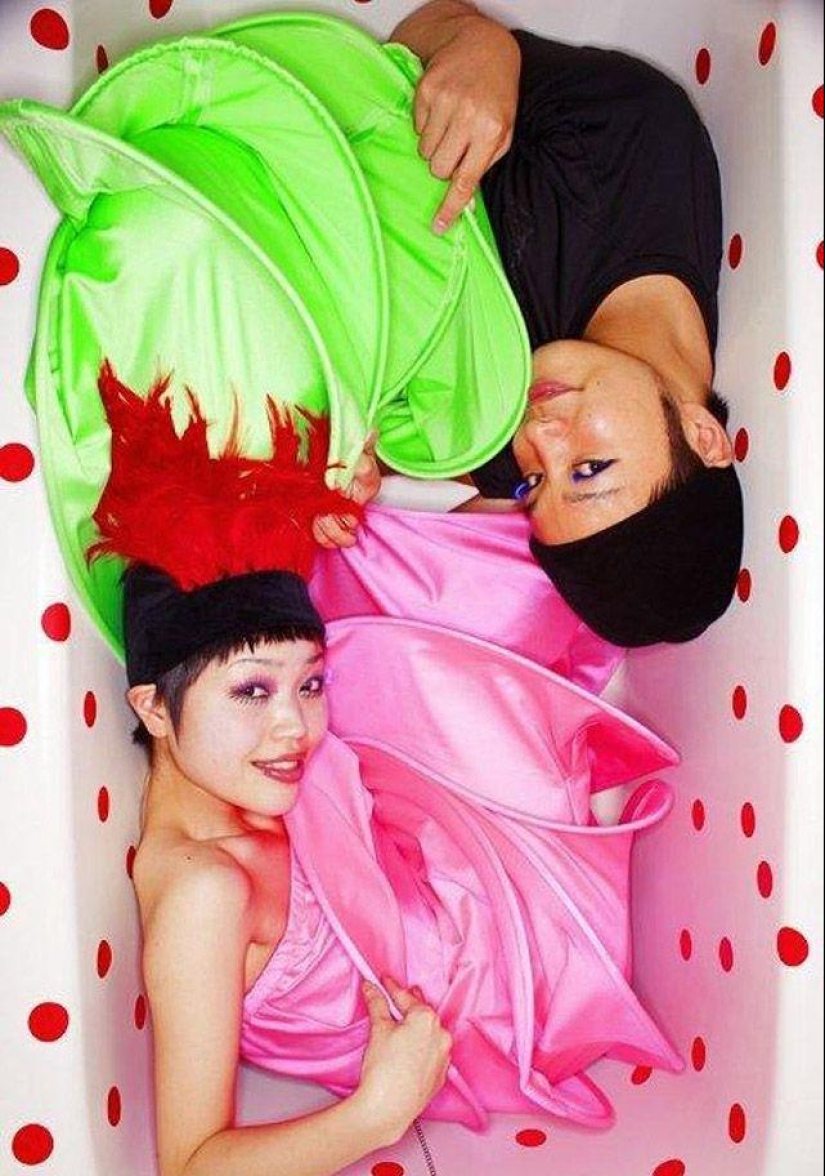Tokyo couples in their own bathrooms
