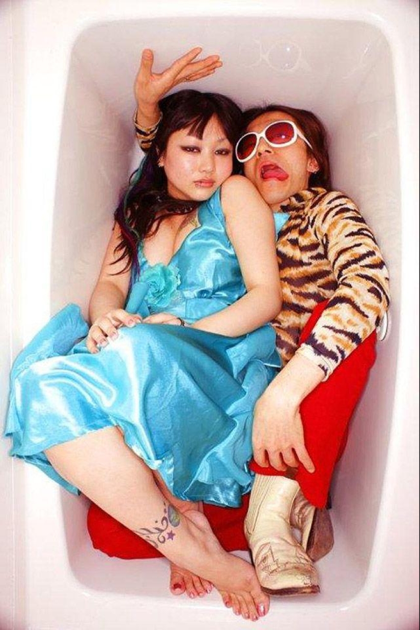 Tokyo couples in their own bathrooms