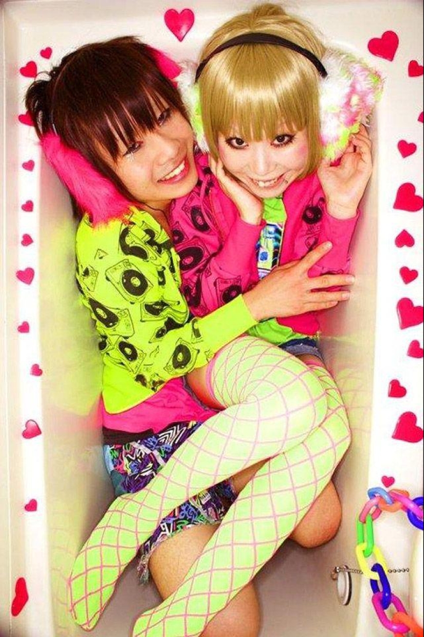 Tokyo couples in their own bathrooms