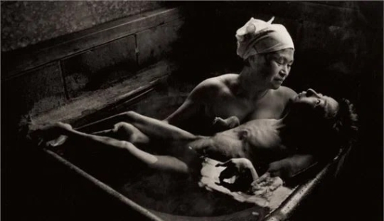 Tomoko Uemura in the bath. Photo that shocked the whole world Tomoko Uemura in the bath. Photo that shocked the whole world