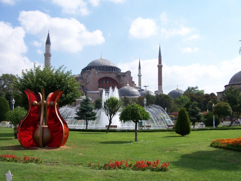 Top 25 popular tourist destinations in 2014