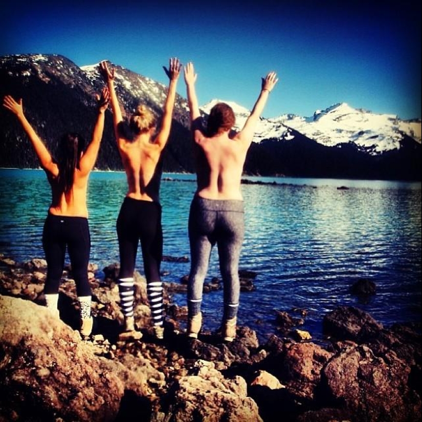 Topless es la nueva tendencia para las fotos de vacaciones