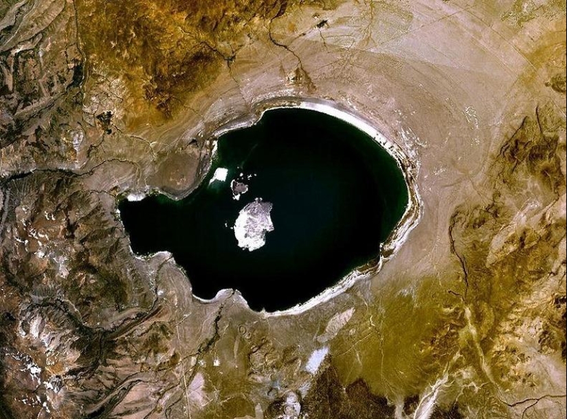 Torres Mágicas del Lago Mono Torres Mágicas del Lago Mono
