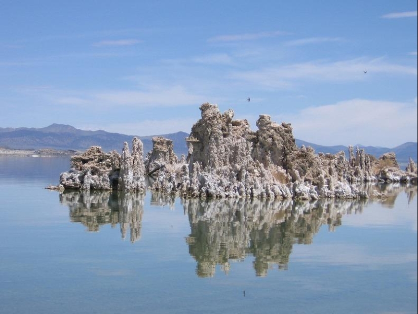 Torres Mágicas del Lago Mono Torres Mágicas del Lago Mono
