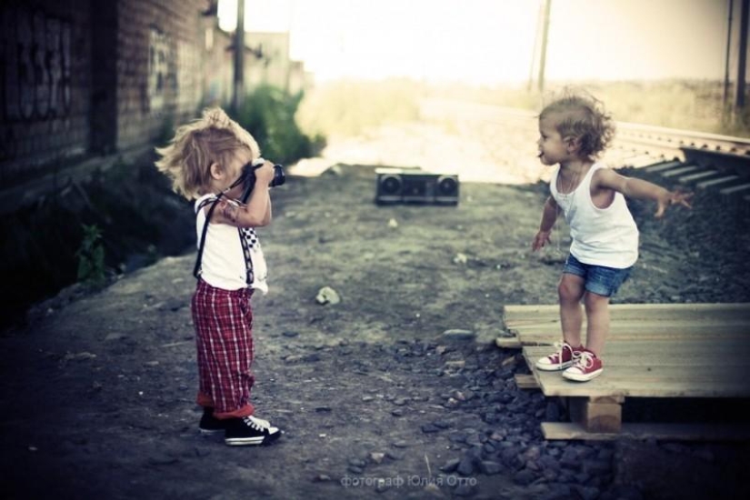 Touching children&#39;s portraits