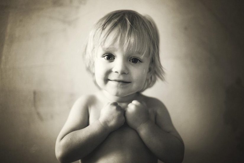 Touching children&#39;s portraits