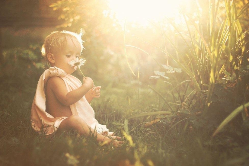 Touching children&#39;s portraits