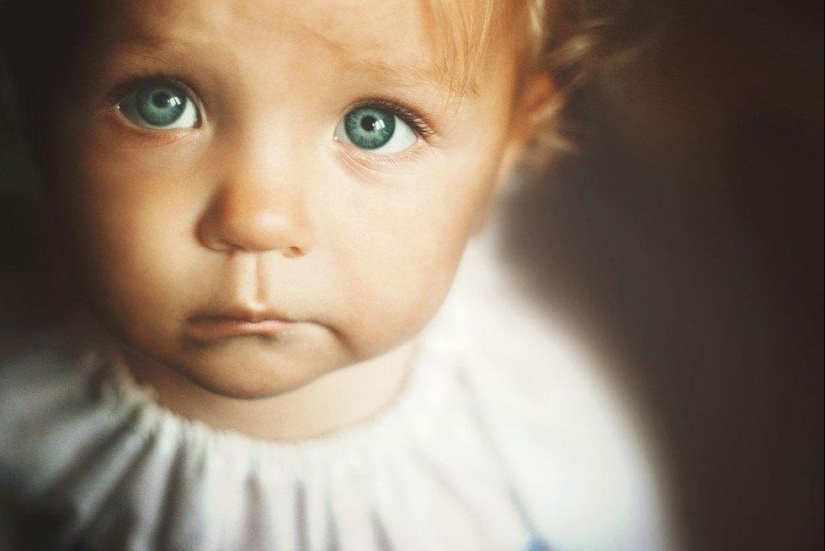 Touching children&#39;s portraits