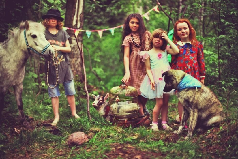 Touching children&#39;s portraits