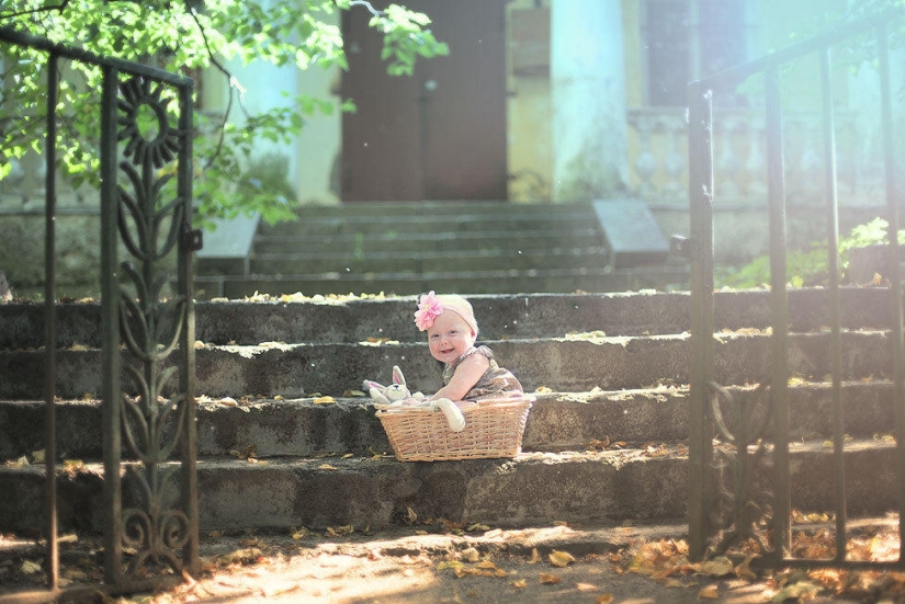 Touching children&#39;s portraits