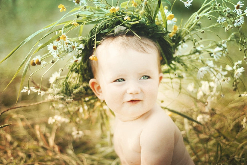 Touching children&#39;s portraits